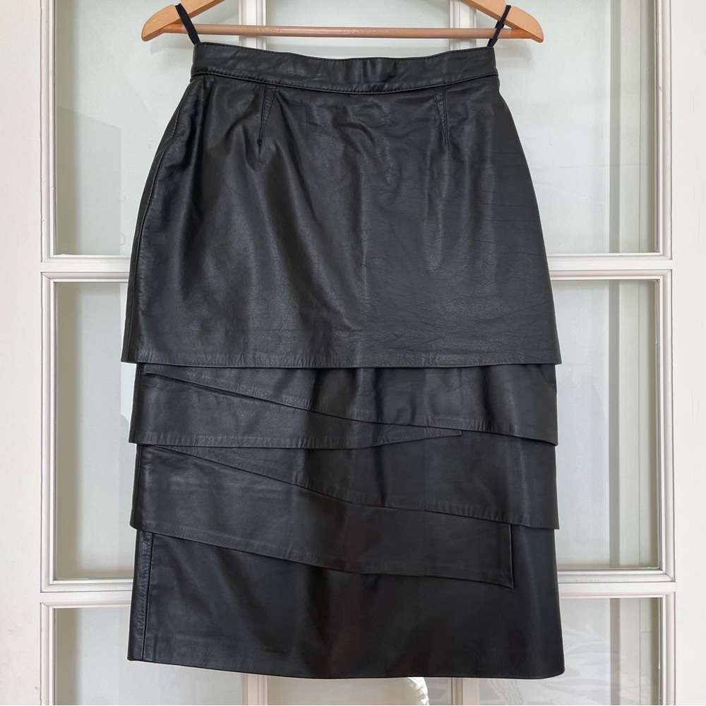 Bagatelle VTG vintage tiered 100% genuine leather skirt size 8 (26" meas. waist)